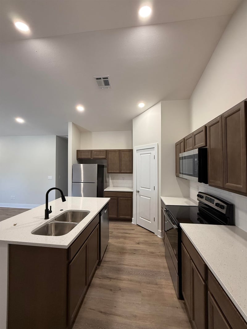 482 Hayes St, Valley Center, KS 67147