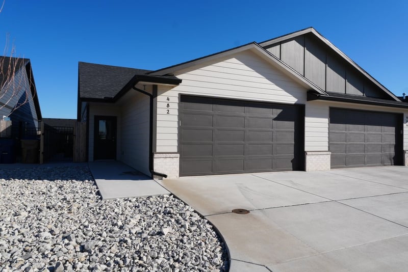 482 Hayes St, Valley Center, KS 67147