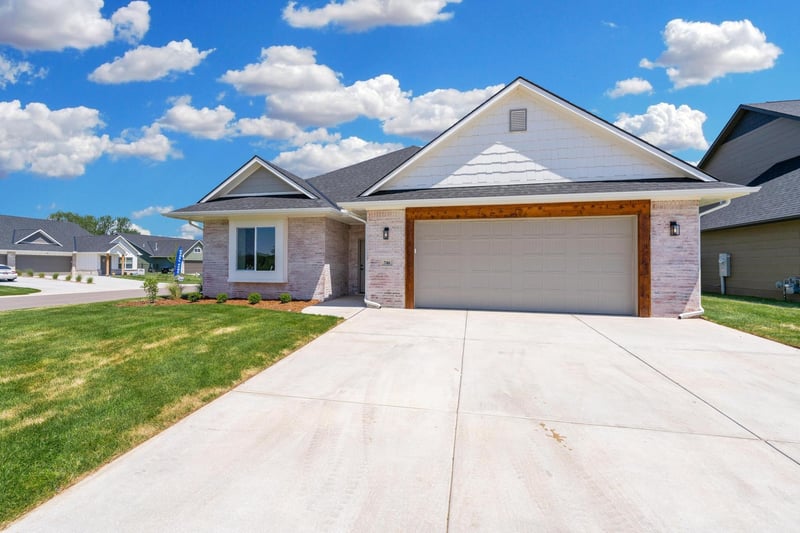 746 N Rainbow Lake Ct, Wichita, KS 67235