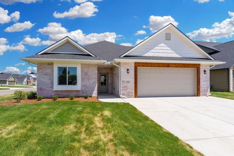 746 N Rainbow Lake Ct, Wichita, KS 67235
