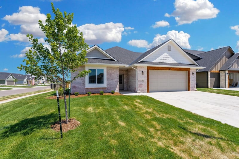 746 N Rainbow Lake Ct, Wichita, KS 67235