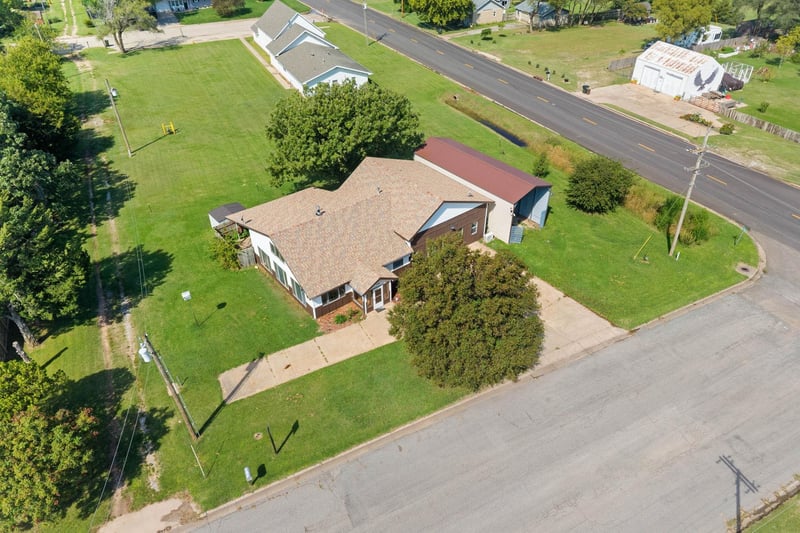 113 S Robbins Rd, Norwich, KS 67118