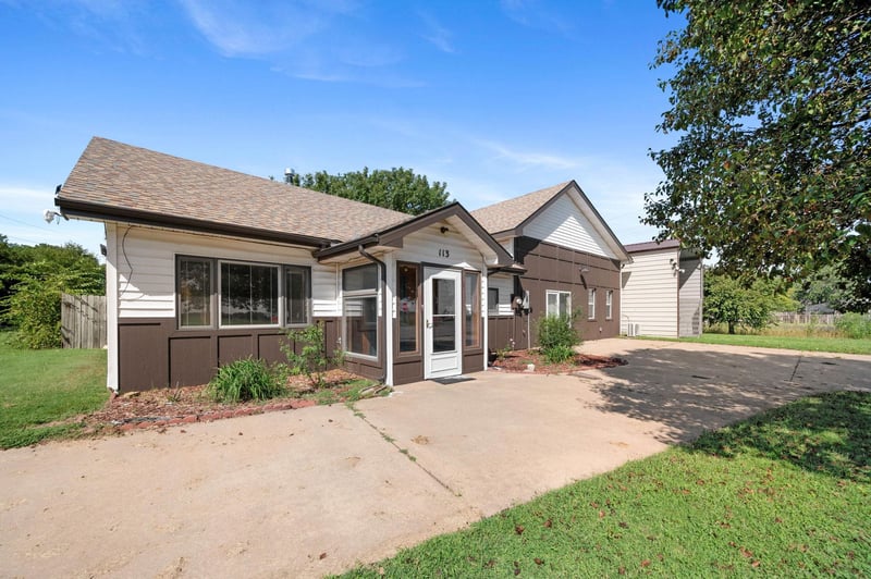 113 S Robbins Rd, Norwich, KS 67118