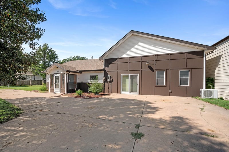 113 S Robbins Rd, Norwich, KS 67118