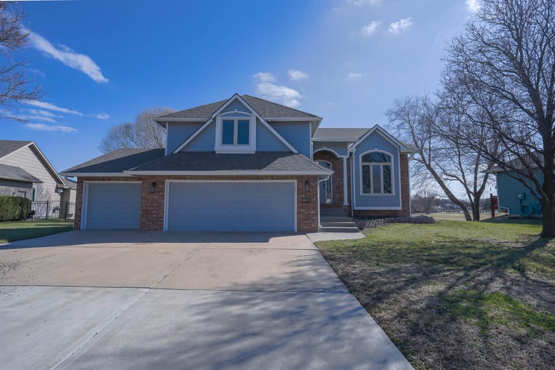 330 Fairway Cir, Andover, KS 67002
