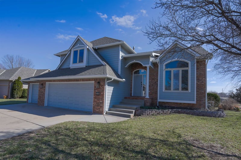 330 Fairway Cir, Andover, KS 67002