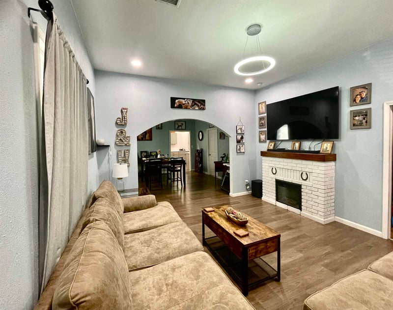 1327 2nd , Arkansas City, KS 67005
