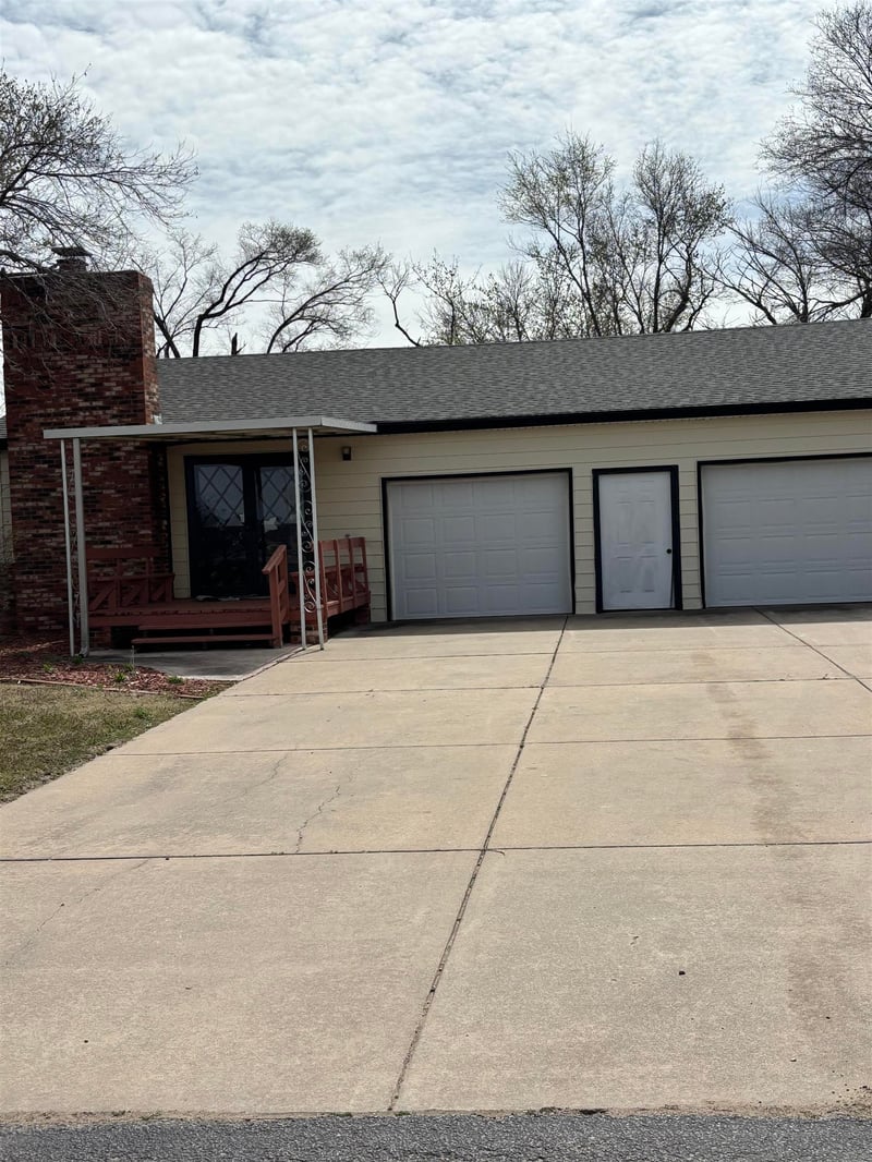 305 N Williams St, Udall, KS 67146