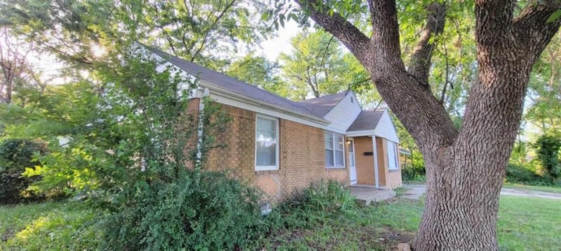 1633 Pershing St, Wichita, KS 67208
