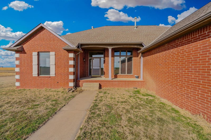 757 Meridian Rd, Wellington, KS 67152