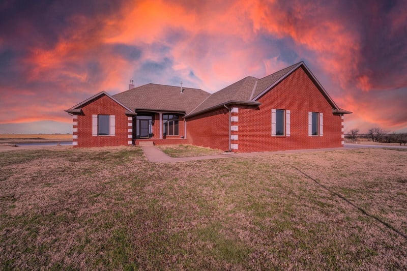 757 Meridian Rd, Wellington, KS 67152