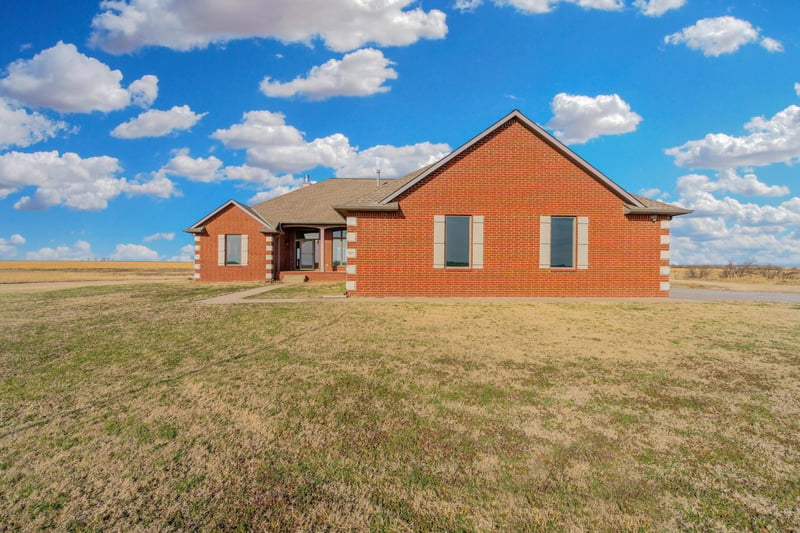 757 Meridian Rd, Wellington, KS 67152