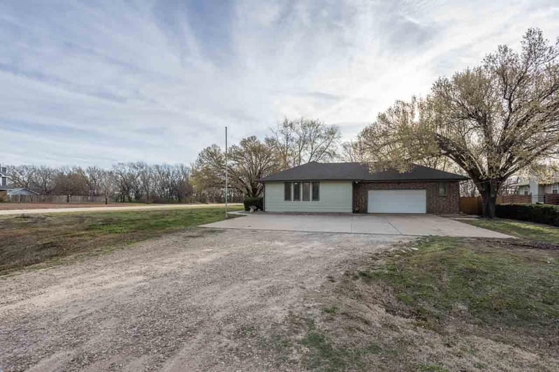 1515 E 82nd St S, Haysville, KS 67060