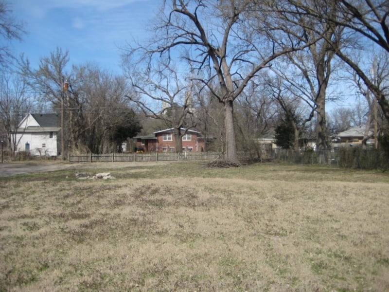 320 4th St, Newton, KS 67114