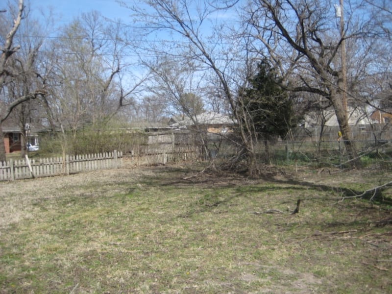 320 4th St, Newton, KS 67114