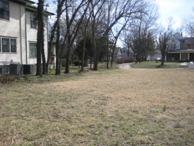 320 4th St, Newton, KS 67114