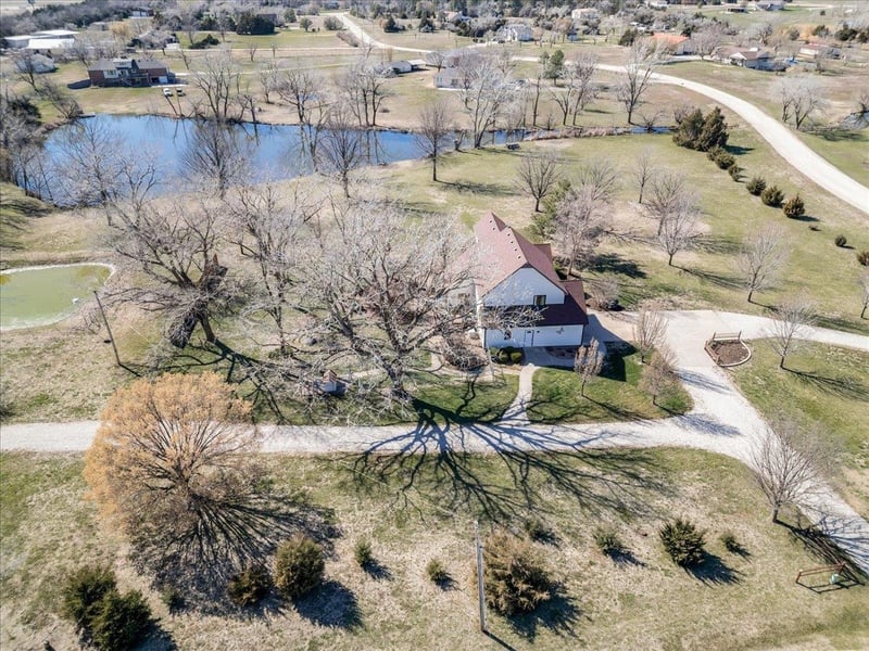 1625 E Sunnydale Lake Cir, Valley Center, KS 67147