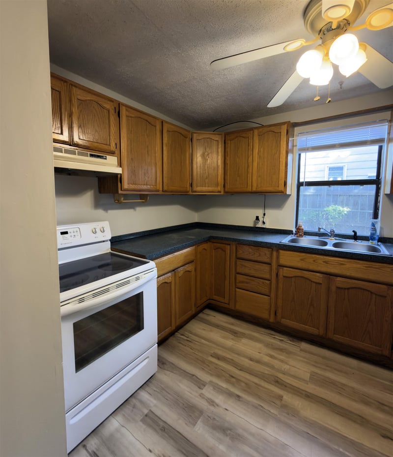 528 12th St, Salina, KS 67401