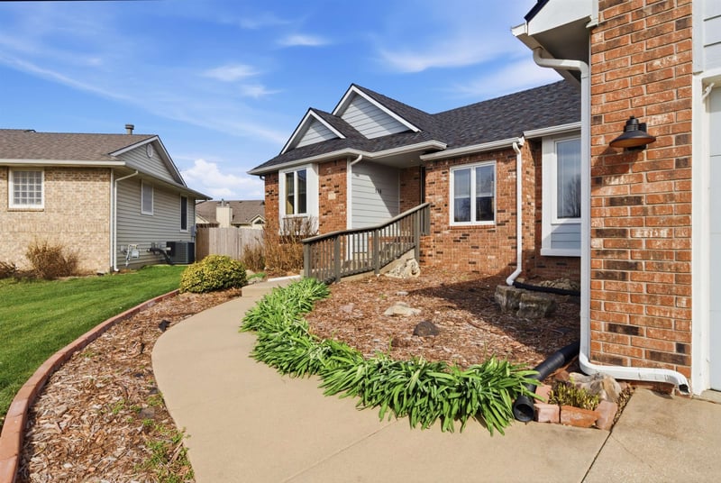110 Karren Ct, Wichita, KS 67212-5958