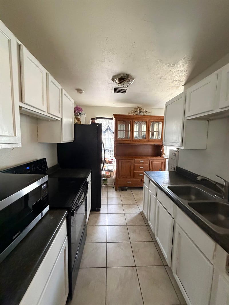5036 Brookhaven St, Wichita, KS 67216