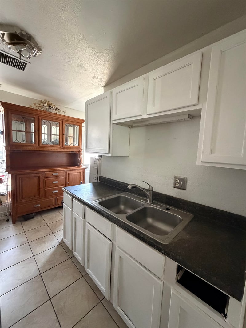 5036 Brookhaven St, Wichita, KS 67216