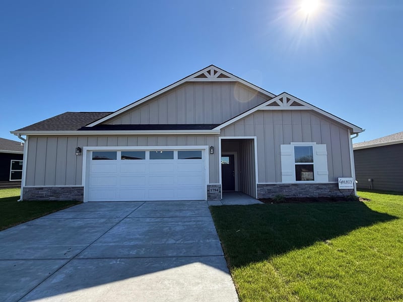 1794 Redbud Ln, Goddard, KS 67052