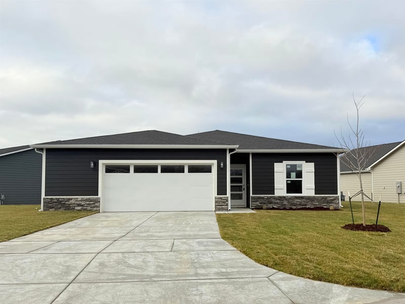 1790 Redbud Ln, Goddard, KS 67052
