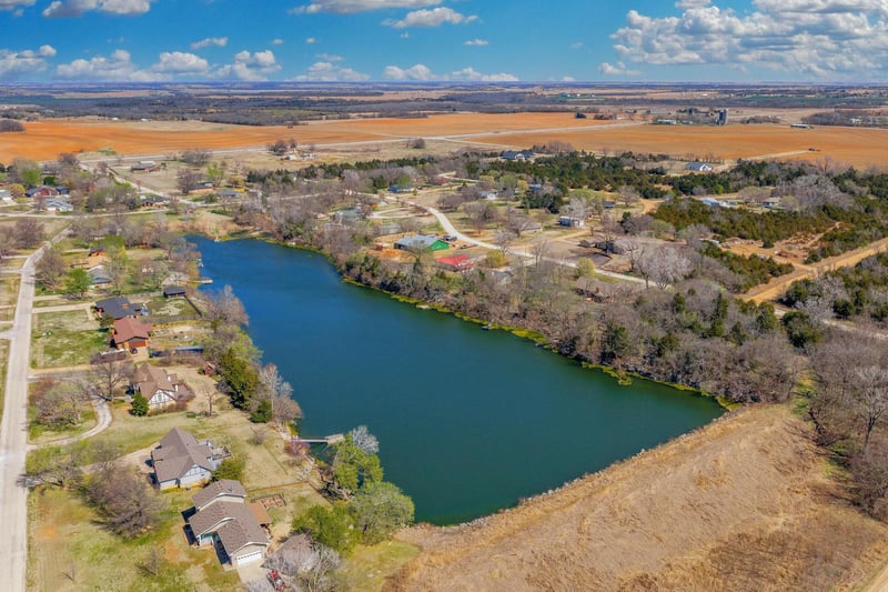 3 Oakwood Dr, Arkansas City, KS 67005