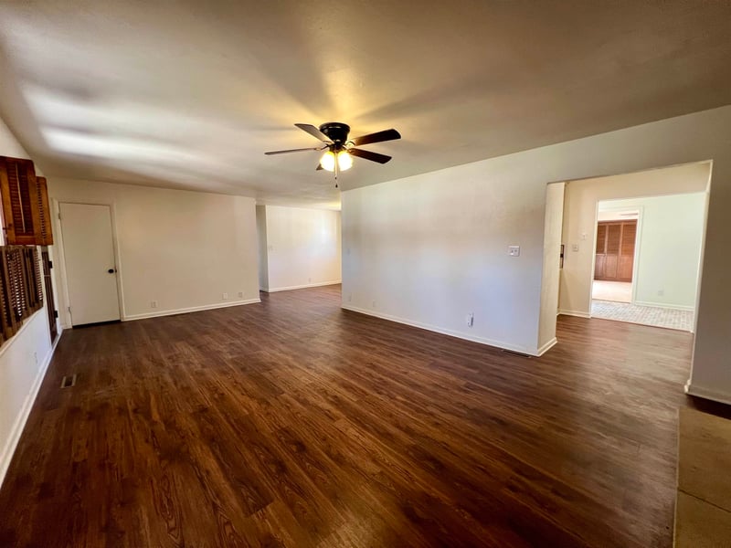 607 9th , Arkansas City, KS 67005