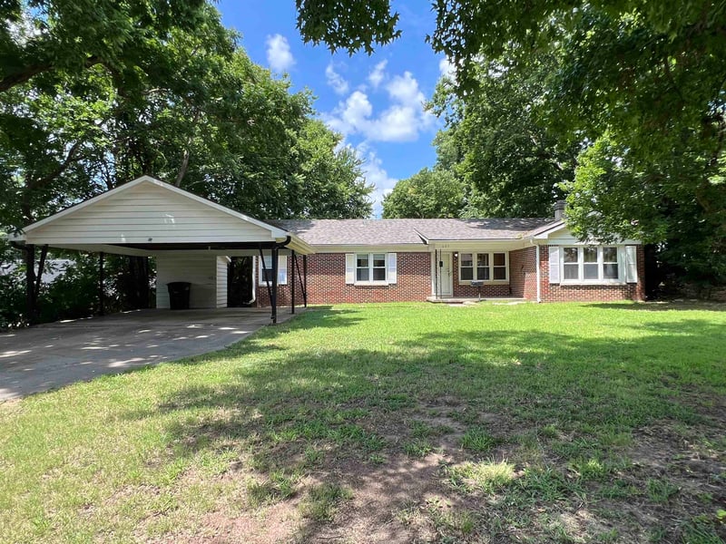 607 9th , Arkansas City, KS 67005