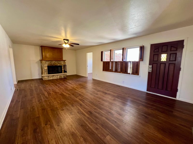 607 9th , Arkansas City, KS 67005