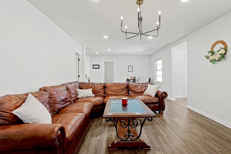 317 E 6th St, Halstead, KS 67056