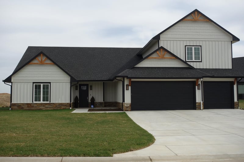 1522 Emerald Valley Dr, Mulvane, KS 67110