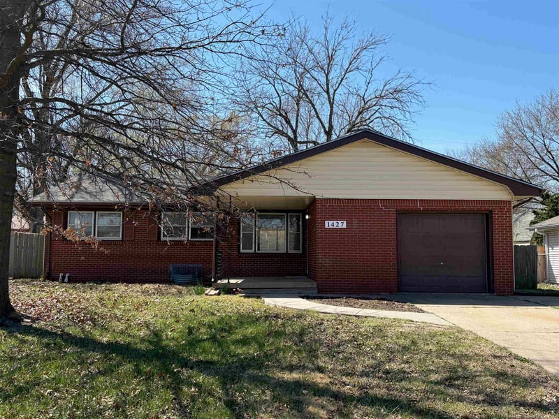 1427 Community Dr, Derby, KS 67037