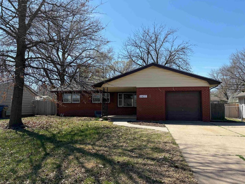 1427 Community Dr, Derby, KS 67037