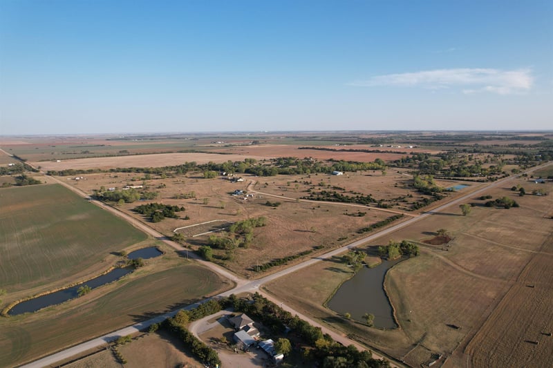 1669 Bryce Dr, Milton, KS 67106
