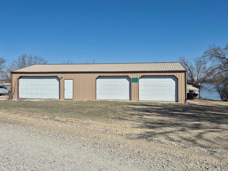 104 Eureka Lake Rd, Eureka, KS 67045