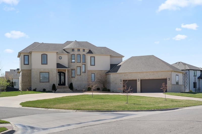 1818 N Burning Tree Cir, Wichita, KS 67230-1406