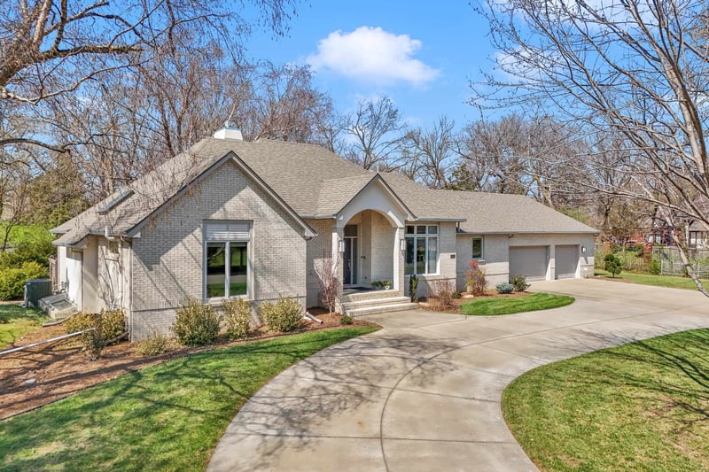 1401 Maple St, Newton, KS 67114