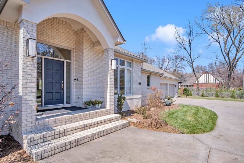 1401 Maple St, Newton, KS 67114