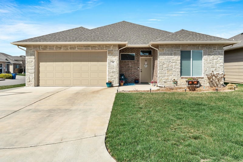 744 Thornton Ct, Wichita, KS 67235