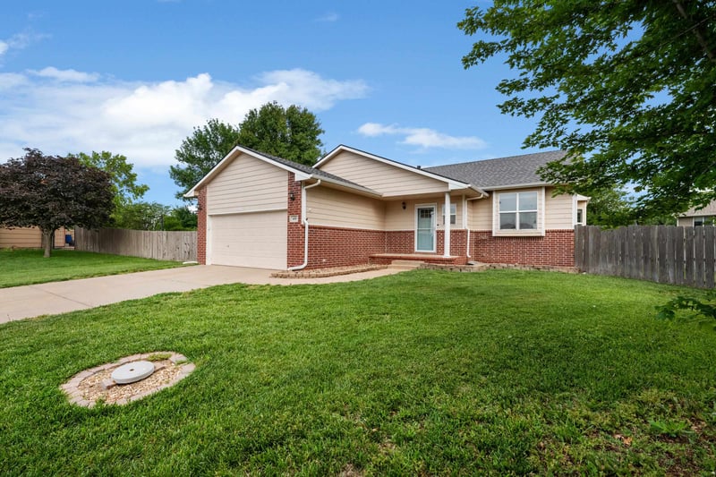 600 Laramie Cir, Maize, KS 67101