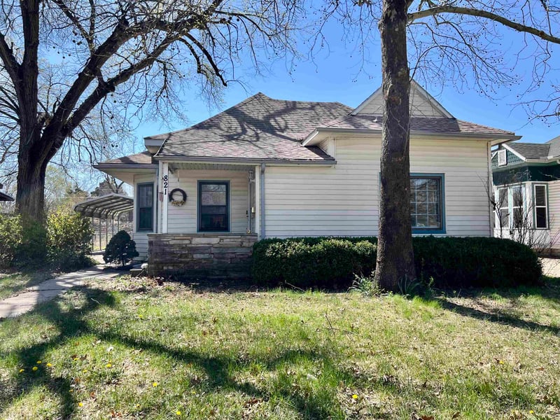 821 10th , Winfield, KS 67005