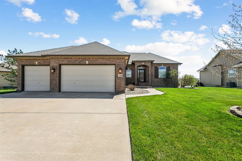 2318 N Castle Rock Ct, Wichita, KS 67228