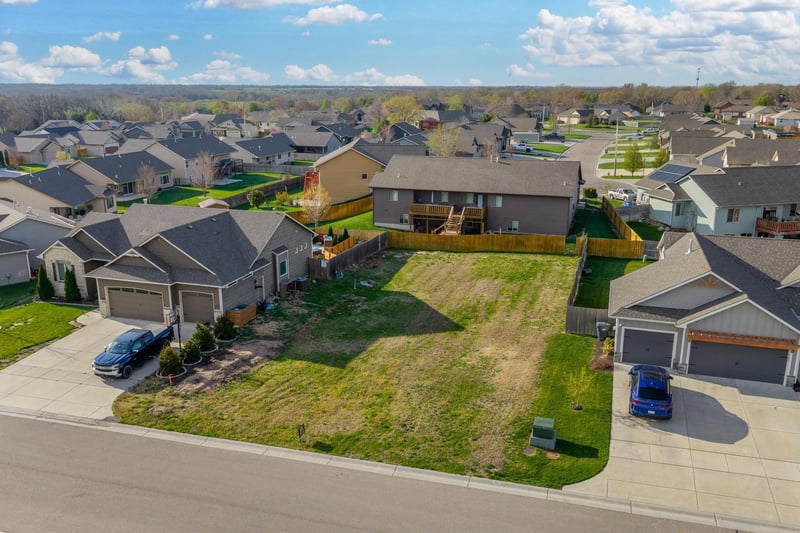 945 Ceder Brook Cir, Mulvane, KS 67110