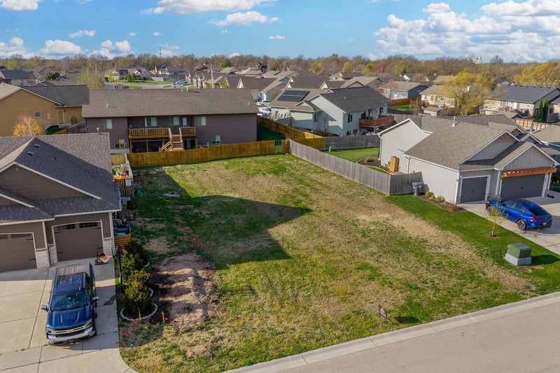 945 Ceder Brook Cir, Mulvane, KS 67110