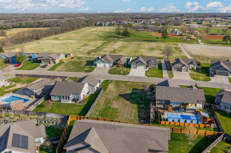 945 Ceder Brook Cir, Mulvane, KS 67110