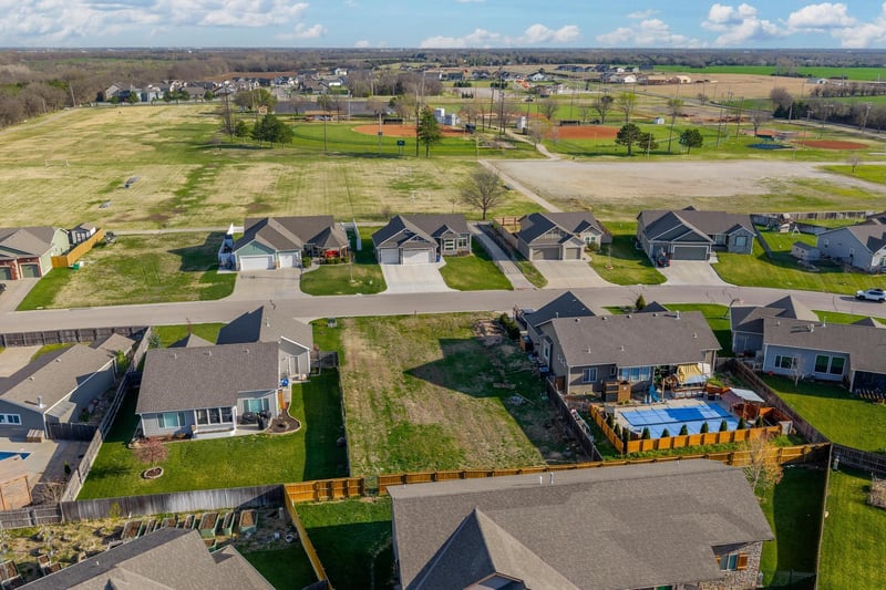 945 Ceder Brook Cir, Mulvane, KS 67110