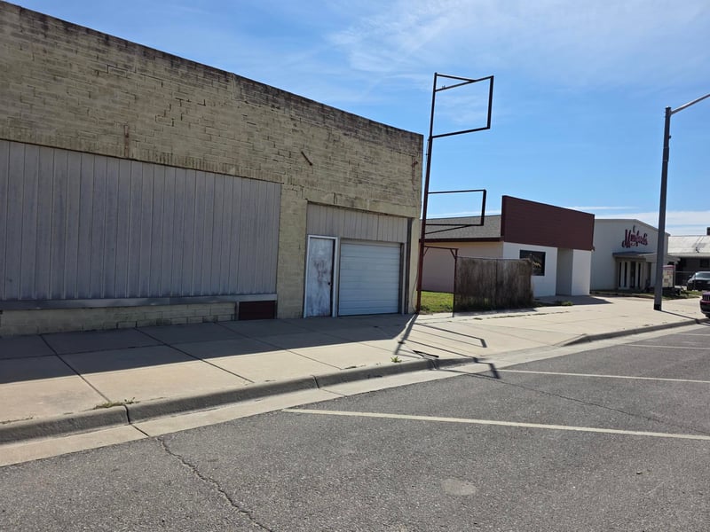 408 Main St, Winfield, KS 67156