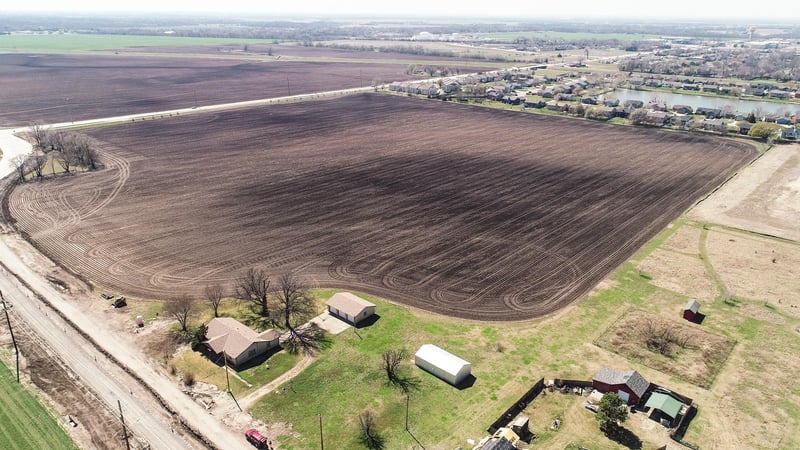 7945 Seneca St, Valley Center, KS 67147